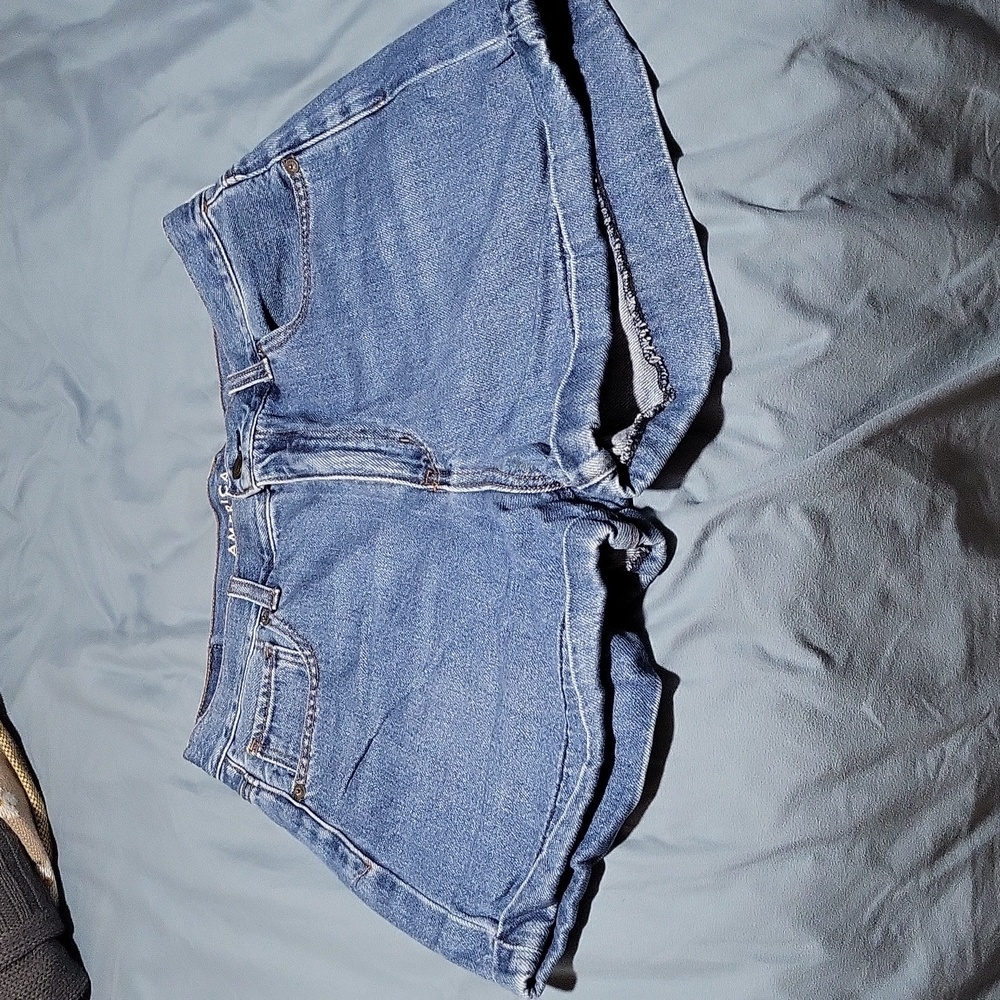 American Eagle High Waisted Cuffed shorts